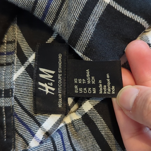 3/$20! H&M Men's Black & Blue Plaid Shirt - Picture 6 of 7
